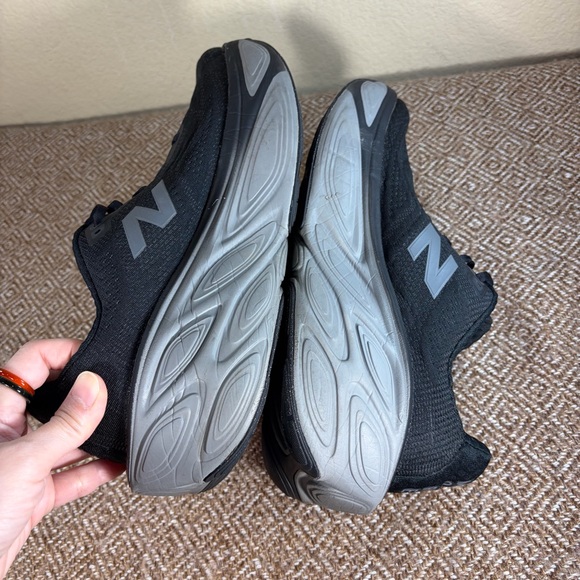 New Balance Fresh Foam X More v5 Sneakers Sz 11 2E Black/Linen/Silver Outdoor - Picture 9 of 10